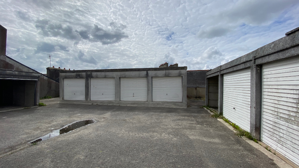 LOT DE 7 GARAGES - CENTRE VILLE LOT DE 7 GARAGES - CENTRE VILLE