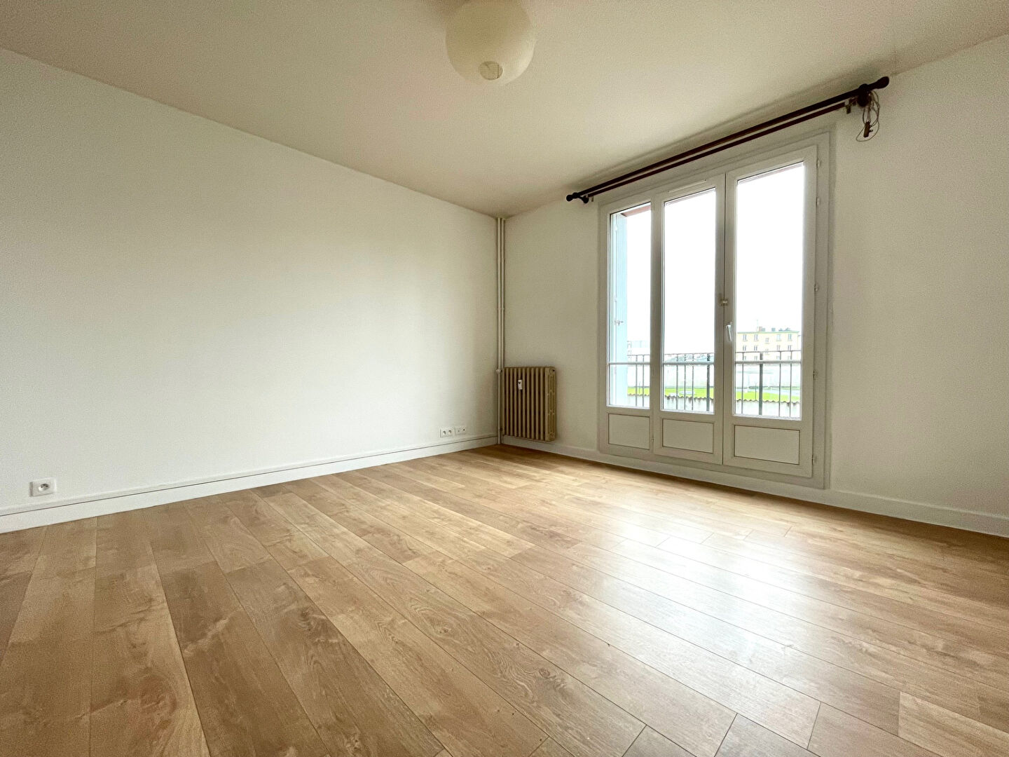 T4 avec GARAGE - RUE D'AUDIERNE - 68.90 m2 T4 avec GARAGE - RUE D'AUDIERNE - 68.90 m2