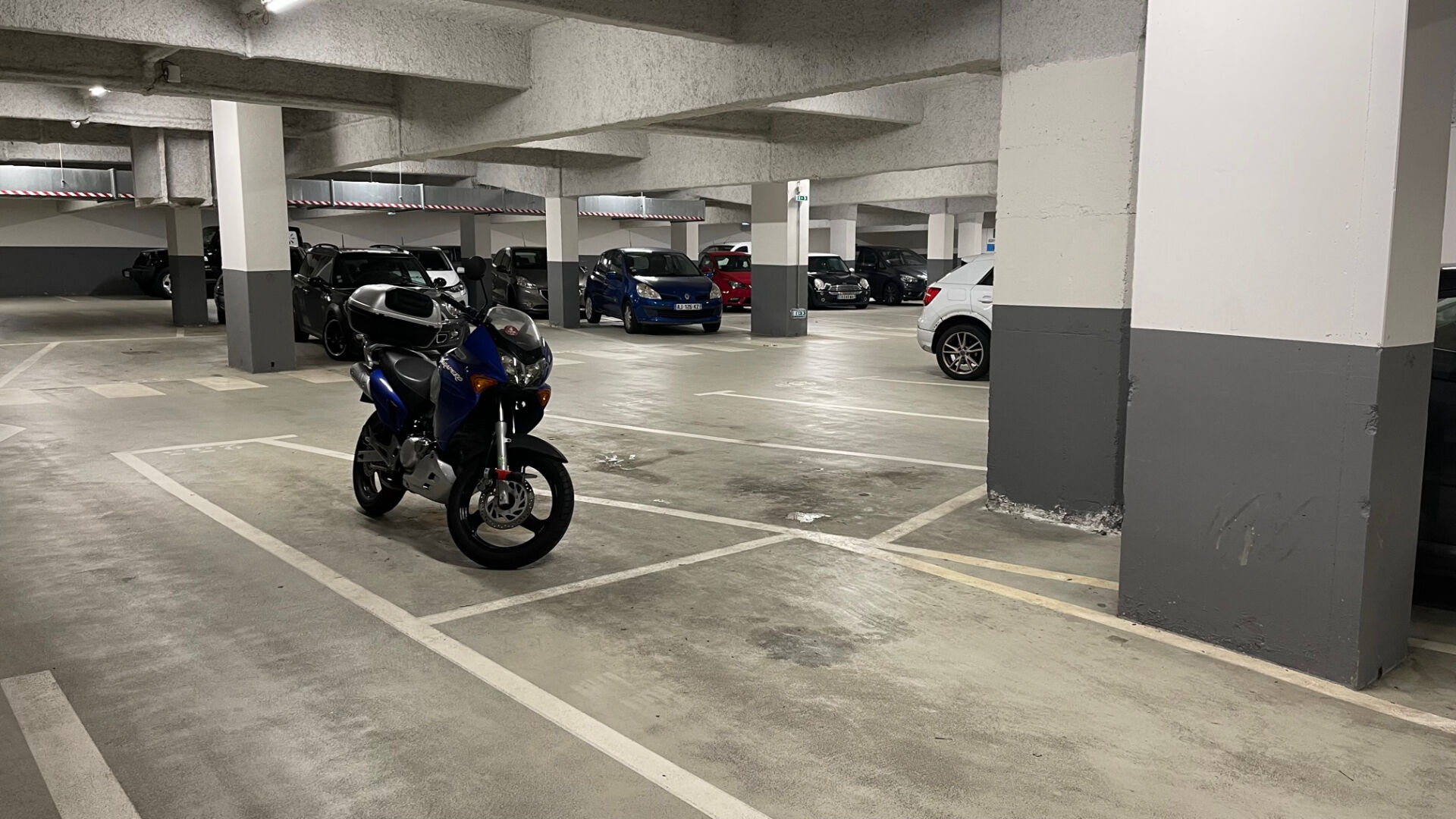 DEUX PLACES DE PARKING MOTO - RUE BOUSSINGAULT DEUX PLACES DE PARKING MOTO - RUE BOUSSINGAULT