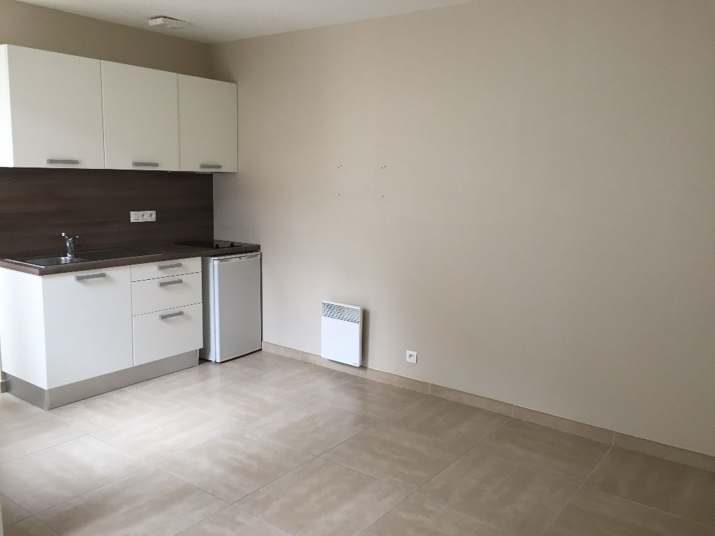 STUDIO - RUE DU CHATEAU - 24.53 m² STUDIO - RUE DU CHATEAU - 24.53 m²