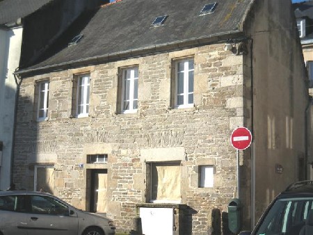 LESNEVEN CENTRE VILLE BELLE BATISSE DE CARACTERE
