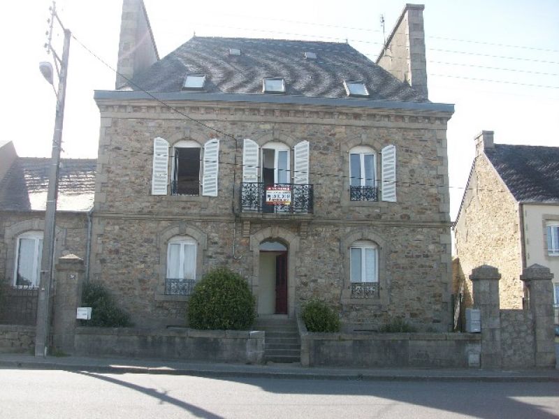 ST POL DE LEON : maison de ma�tre � r�nover....