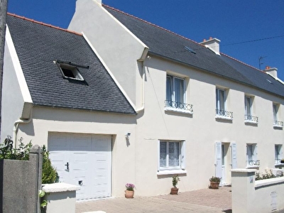 ST POL DE LEON : maison  3 ch, proche commerces....