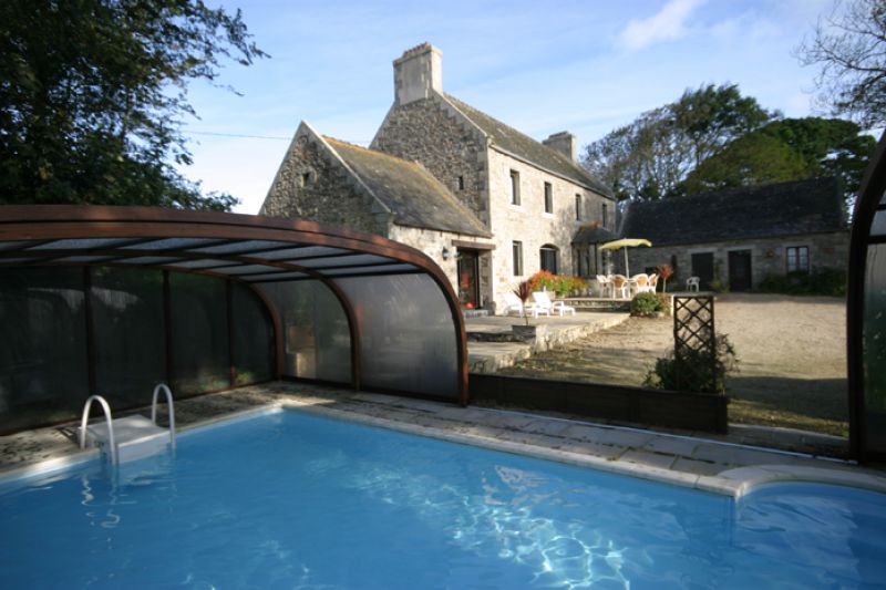 ST POL DE LEON : propri�t� avec piscine