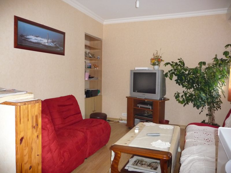BREST - KERINOU -  BEL APPARTEMENT  T3 RENOVE DE 70 M� - ASCENSEUR - GARAGE