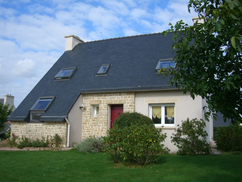 MILIZAC BOURG, TRES BELLE MAISON EN EXCELLENT ETAT SUR SOUS-SOL COMPLET