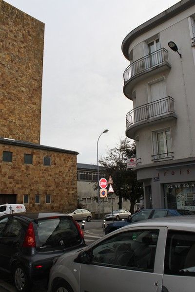 BREST - SECTEUR ST-LOUIS - APPARTEMENT RENOVE 70 M2 1er ETAGE - GARAGE BOX POSSIBLE