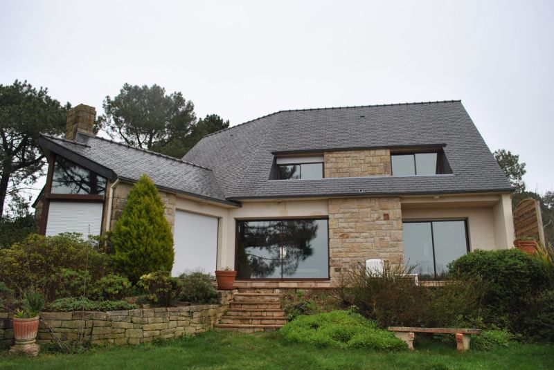 CROZON - SUPERBE MAISON D'ARCHITECTE DE 1996 AVEC VUE PANORAMIQUE EXCEPTIONNELLE SUR PORT ET OCEAN -