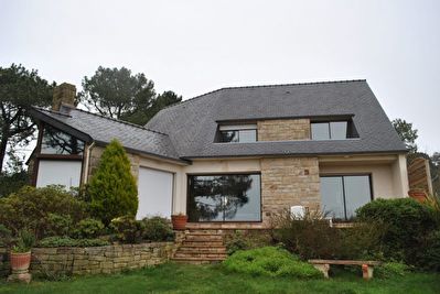 CROZON - SUPERBE MAISON D'ARCHITECTE DE 1996 AVEC VUE PANORAMIQUE EXCEPTIONNELLE SUR PORT ET OCEAN -