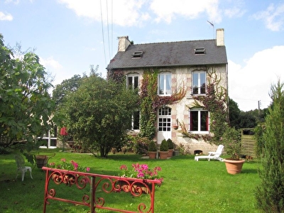 Maison 10 mns Landivisiau (120 m� env)...