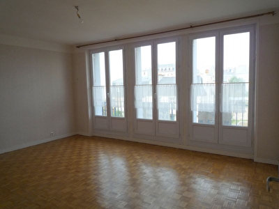 Brest � proximit� de l'Espace Jaur�s.Appartement T4 de 82 m2 avec ascenseur (possibilit� de garage 15000�)