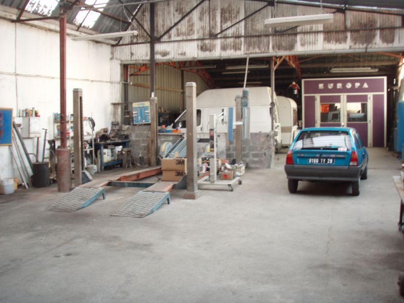 HANGAR DE  400 M2 (ancien garage) ,PLEIN CENTRE VILLE