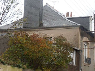 BREST, ST-MARTIN , MAISON DE 1898 , 5 CHAMBRES 2 BUREAUX , BEAUX VOLUMES , terrain clos