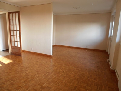 BREST  CORNICHE APPARTEMENT DE 86  M2 3 CHAMBRES SEJOUR DOUBLE POSSIBILITE GARAGE DANS COUR PRIVEE