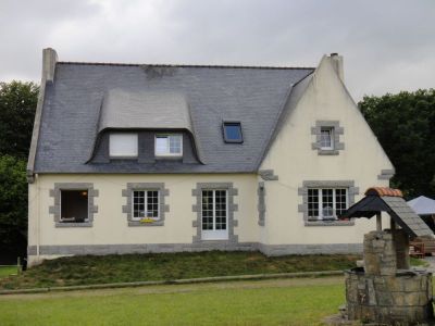 BOURG BLANC grande maison du type 7,8 avec 9000 m2 de terrain environ ,ecurie 3 stalles  a 12 Mn de brest