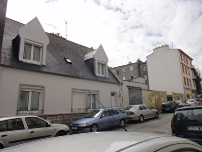 BREST MAISON DE VILLE RENOVATION 1997 A COTE DES ECOLES ET DES COMMERCES