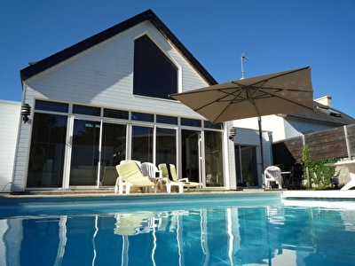 UNIQUE SUR LE CONQUET - Une tr�s belle r�alisation d'architecte avec pisicne au coeur du Conquet