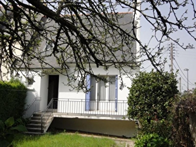 Plougonvelin / Trez-Hir - � 5 Mn des plages - Maison T4,sur sous-sol,3 chambres.