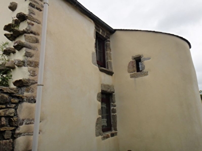 AU NORD OUEST DE BREST PROPRIETE DE CARACTERE EXEPTIONNEL FERME MANOIR DU XVI SIECLE RESTAURE ET RENOVE EN 1998