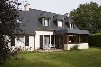 Maison T7 Plou�dern  pi�ce(s) 160 m2, sur 985 m2 de terrain, au bourg de plou�dern