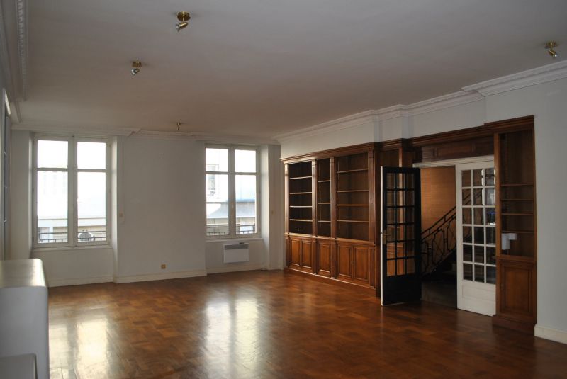 BREST - COURS D'AJOT - RARE - SUPERBE PROPRIETE 240 m� ENVIRON AVEC VOLUMES EXCEPTIONNELS