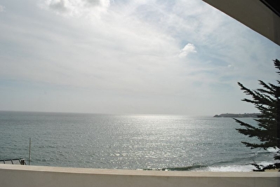 PLOUGONVELIN - TREGANA - EXCEPTIONNELLE CONTEMPORAINE 2010 DE 240M� - PIED DANS L'EAU