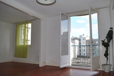 BREST - SECTEUR CHATEAU - GRAND APPARTEMENT T2 AU 2ND 2TAGE EXPOSE SUD - BALCON