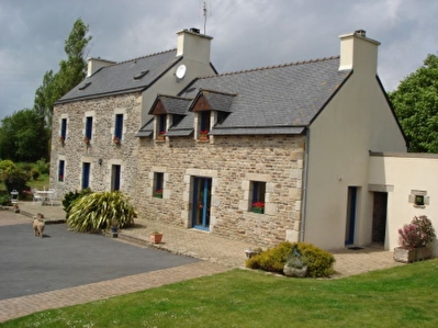 KERNOUES corps de ferme r�nov� plus maison neuve et d�pendance