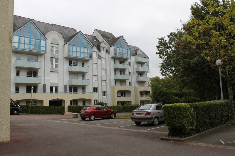 BREST - CROIX ROUGE - APPARTEMENT T3 EN REZ-DE-JARDIN PRIVATIF - GARAGE FERME.
