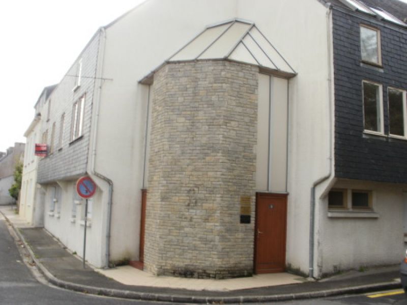 LESNEVEN PLEIN CENTRE VILLE appartement T3 avec place de parking