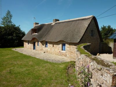 PLOUNEOUR TREZ BELLE CHAUMIERE enti�rement restaur�e