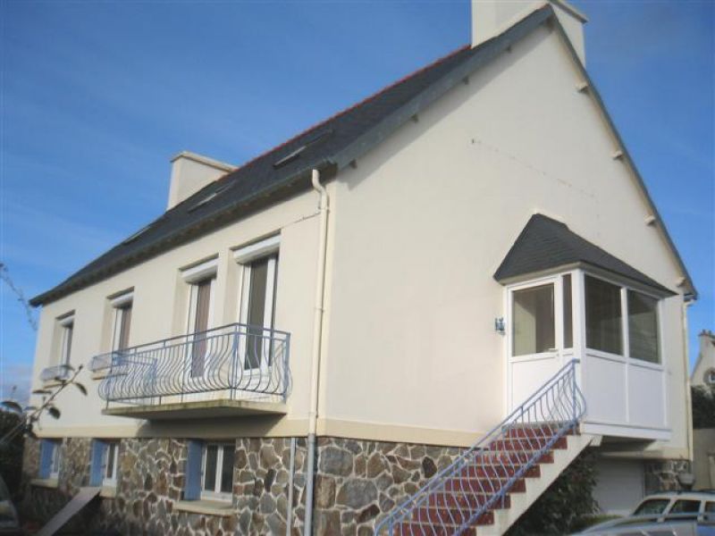 LESNEVEN PROXIMITE CENTRE VILLE MAISON SUR SOUS SOL