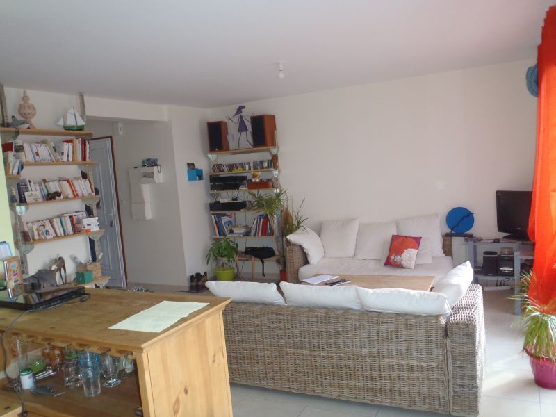Au bourg de Plougonvelin,T3 r�cent avec parking