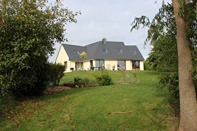 MAISON CONTEMPORAINE BBC ENTRE LAMBEZELLEC ET BOHARS