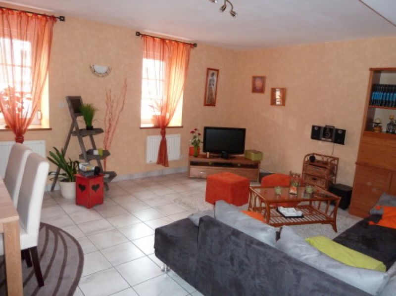 LESNEVEN CENTRE VILLE DUPLEX 67 M� SUR DALLE BA,CAVE ET PARKING PRIVATIF
