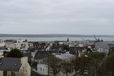 BREST - LE LANDAIS (BD MOUCHOTTE) -  APPARTEMENT DE TYPE 4 AVEC VUE MER AU 4�me ETAGE.