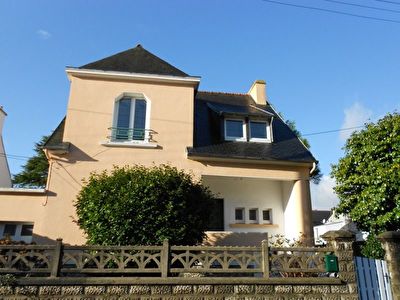 Brest rive droite.Belle maison de caract�reT5/6 des ann�es 30 avec un beau jardin clos d'environ 580m�