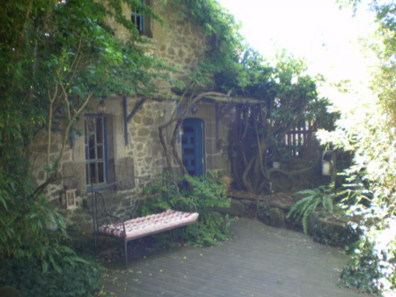 KERNILIS BELLE MAISON DE CARACTERE AVEC DEPENDANCES SUR JOLI JARDIN ARBORE