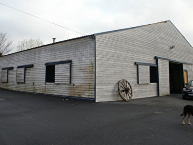 PLOUIDER MAISON DE PLAIN PIED AVEC HANGAR SUR TERRAIN DE 1995 M�