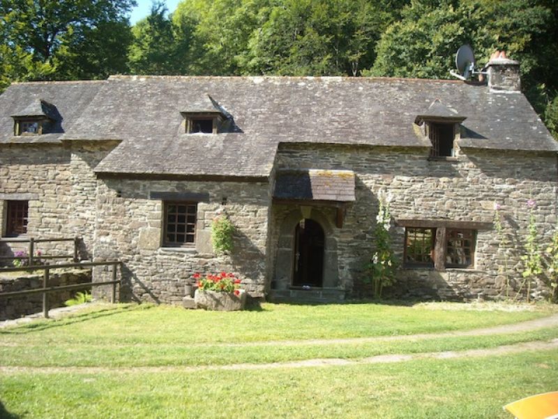 Moulin Pleyben 5 pi�ces avec g�te �tang terrain