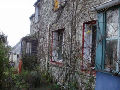 PLOUIDER CENTRE BOURG - GRANDE MAISON DE CARACTERE SUR TERRAIN CLOS
