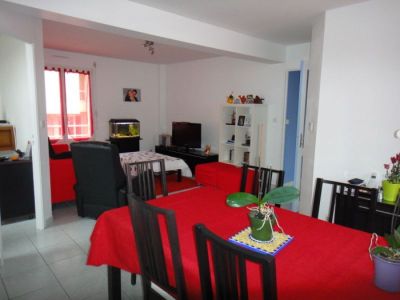 ENTREE DE GOUESNOU BREST DANS UNE PETITE COPROPRIETE ,UN APPARTEMENT ANNEE 2000 ,3 CHAMBRES ,GARAGE 42M2 ,2 PARKINGS .             ET DEUX PARKINGG
