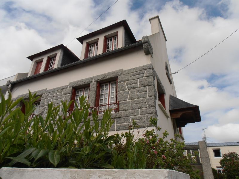 Maison BREST ST-MARC,T5 SUR TERRAIN CLOS D'ENVIRON 450 M2,3 CHAMBRES ET UN BUREAU,TOUT PROCHE DU MOULIN BLANC