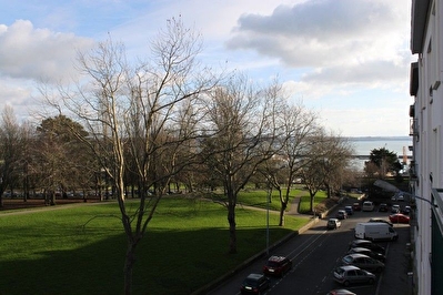BREST - JARDIN KENNEDY (SIAM - TRIANGLE D'OR) - APPARTEMENT DE TYPE 3 REFAIT A NEUF AVEC VUE RADE & SUR JARDIN