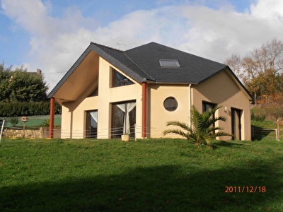 PONT-DE-BUIS LES QUIMERC'H,TRES BELLE MAISON CONTEMPORAINE SUR 4370 M2 DE TERRAIN,VUE PANORAMIQUE SUR LA VALLEE DE L AULNE