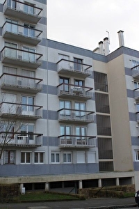 BREST - PLACE DE STRASBOURG - GRAND APPARTEMENT DE 93 M2 AVEC GARAGE BOX DANS L'IMMEUBLE - BALCONS - ASCENSEUR - ACCES HANDICAPE
