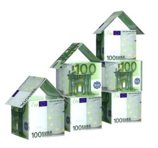 Landerneau  Centre ville Immeuble de 420 m2 compos� d'un local commercial, de 2 T5 et d'un T3
