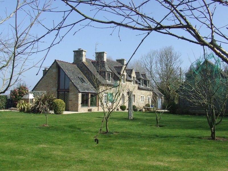 Maison � 15 mns de St Pol De L�on 9 pi�ce(s) 154 m2