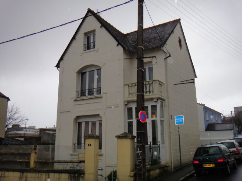 BREST QUATRE MOULINS , maison style1900 ,charme et caractere , a restaurer .