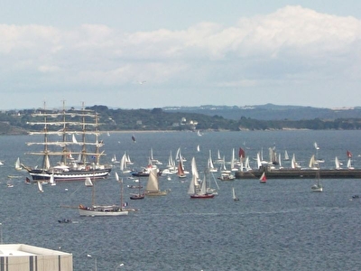 BREST - CORNICHE - SUPERBE APPARTEMENT DE 160 M2 AVEC VUE MER IMPRENABLE - DERNIER ETAGE - TERRASSE DE 70 M2 - GARAGE - ASCENSEUR